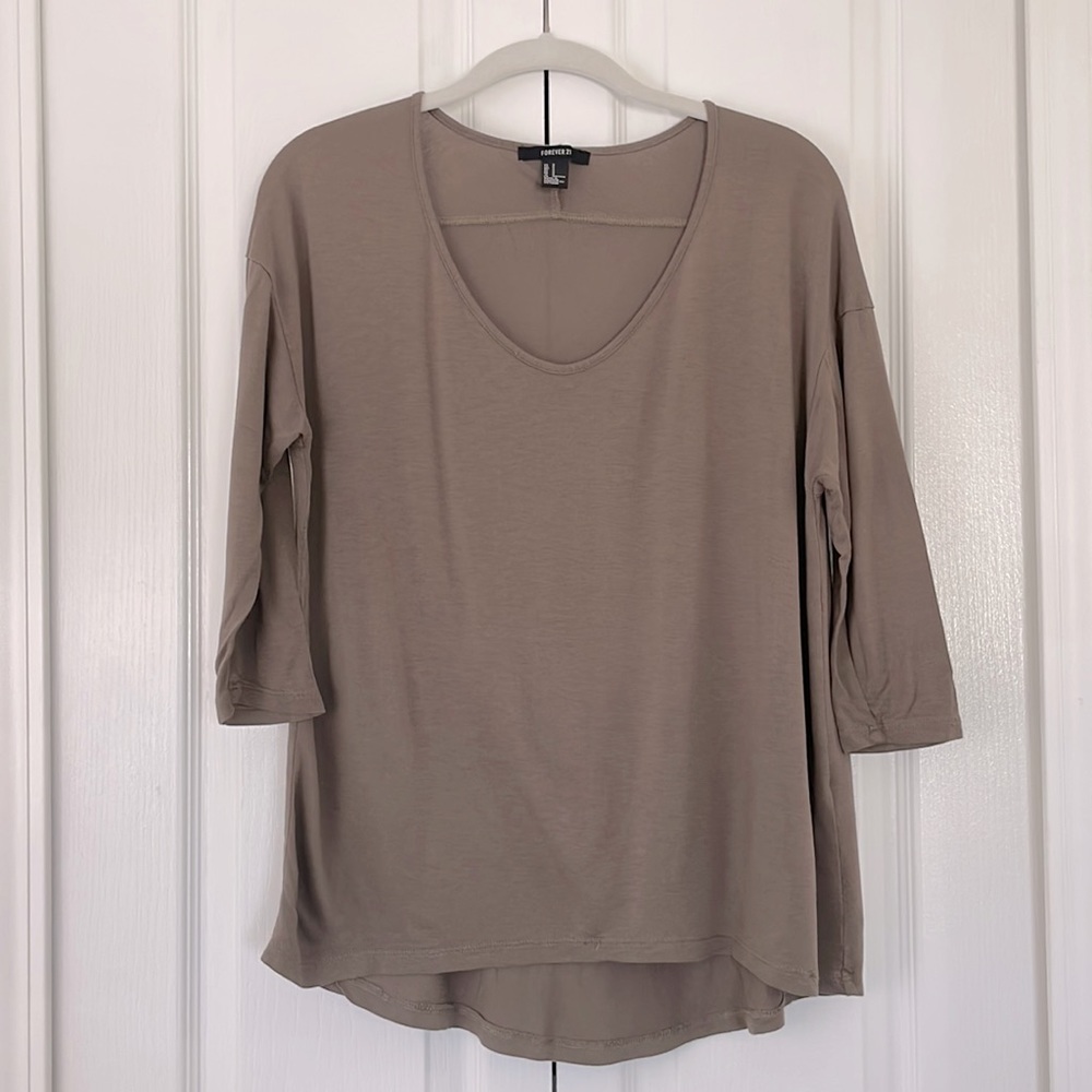 Forever 21 3/4 Sleeve Top in Tan - Size: S